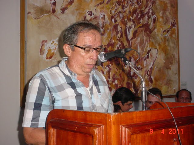 Poeta Victor Chavarria, presento libro...